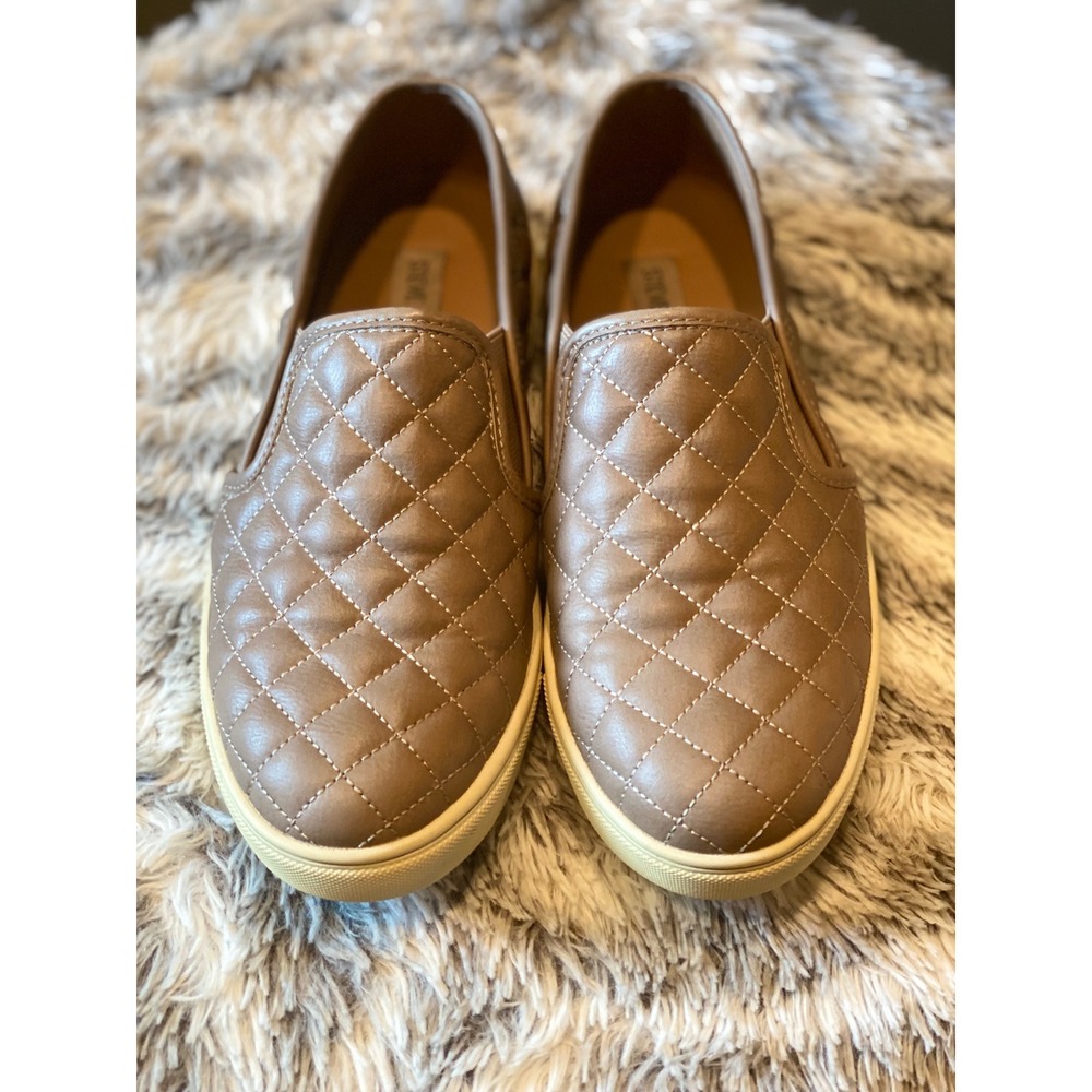 Steve Madden Slip On Sneakers Quilted‎ Taupe Casual Comfort Shoes Womens 8.5M